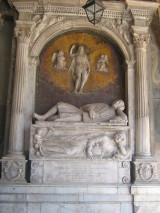 chiostro di San Giacomo - sepolcro di Sanzio Vitagliano